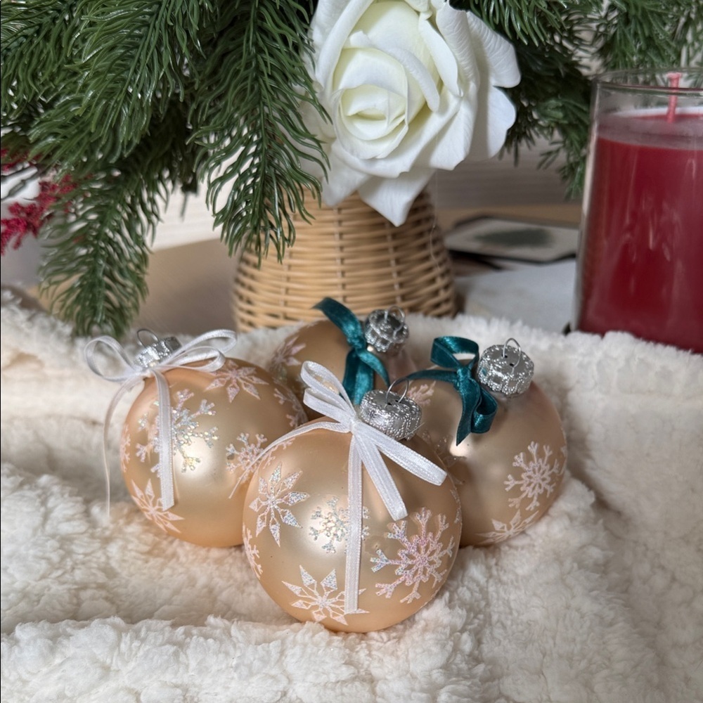 Festive Vintage Snowflake Ornaments - Gold and White/Green Bows